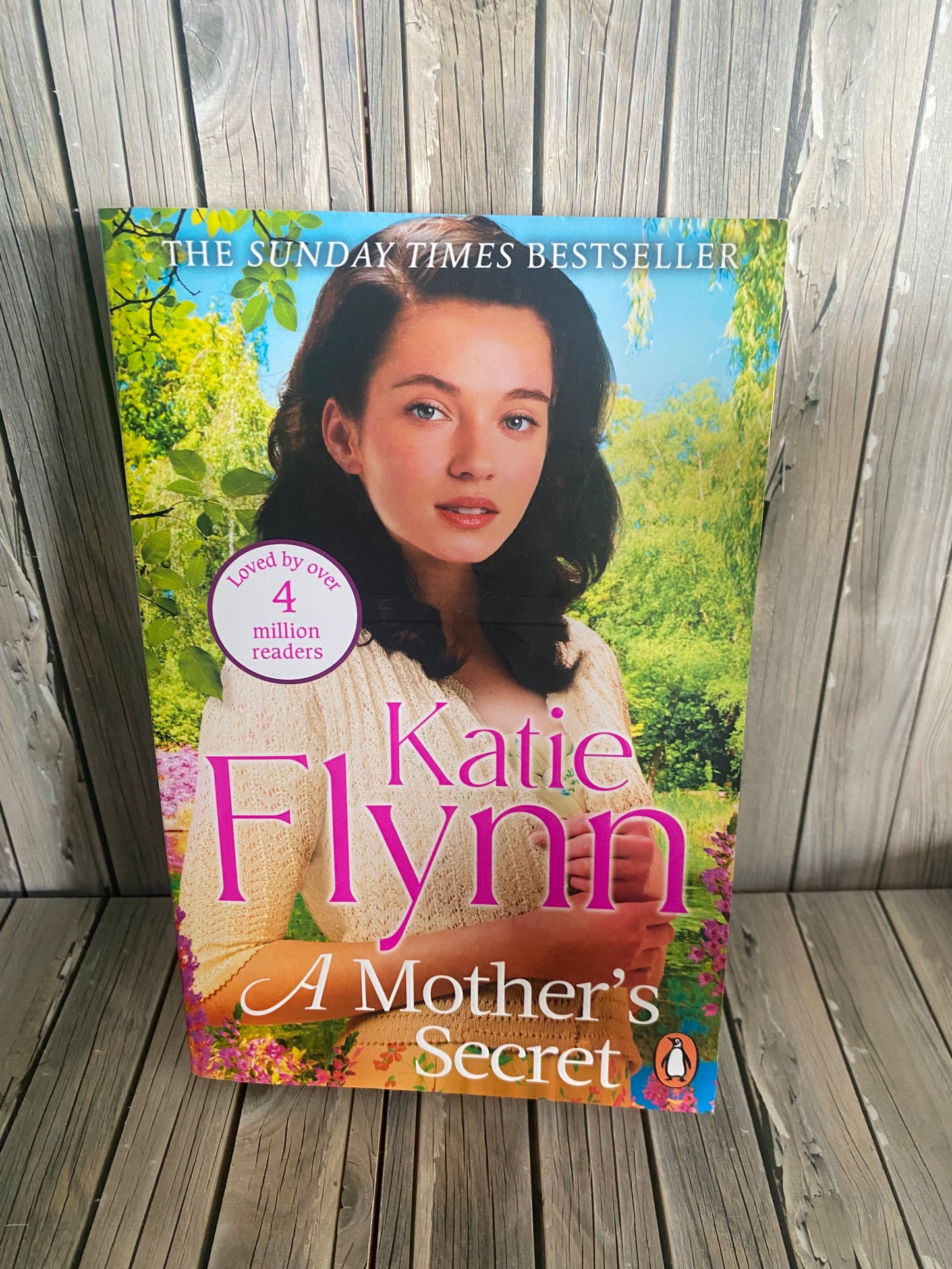 A Mother's Secret - Katie Flynn