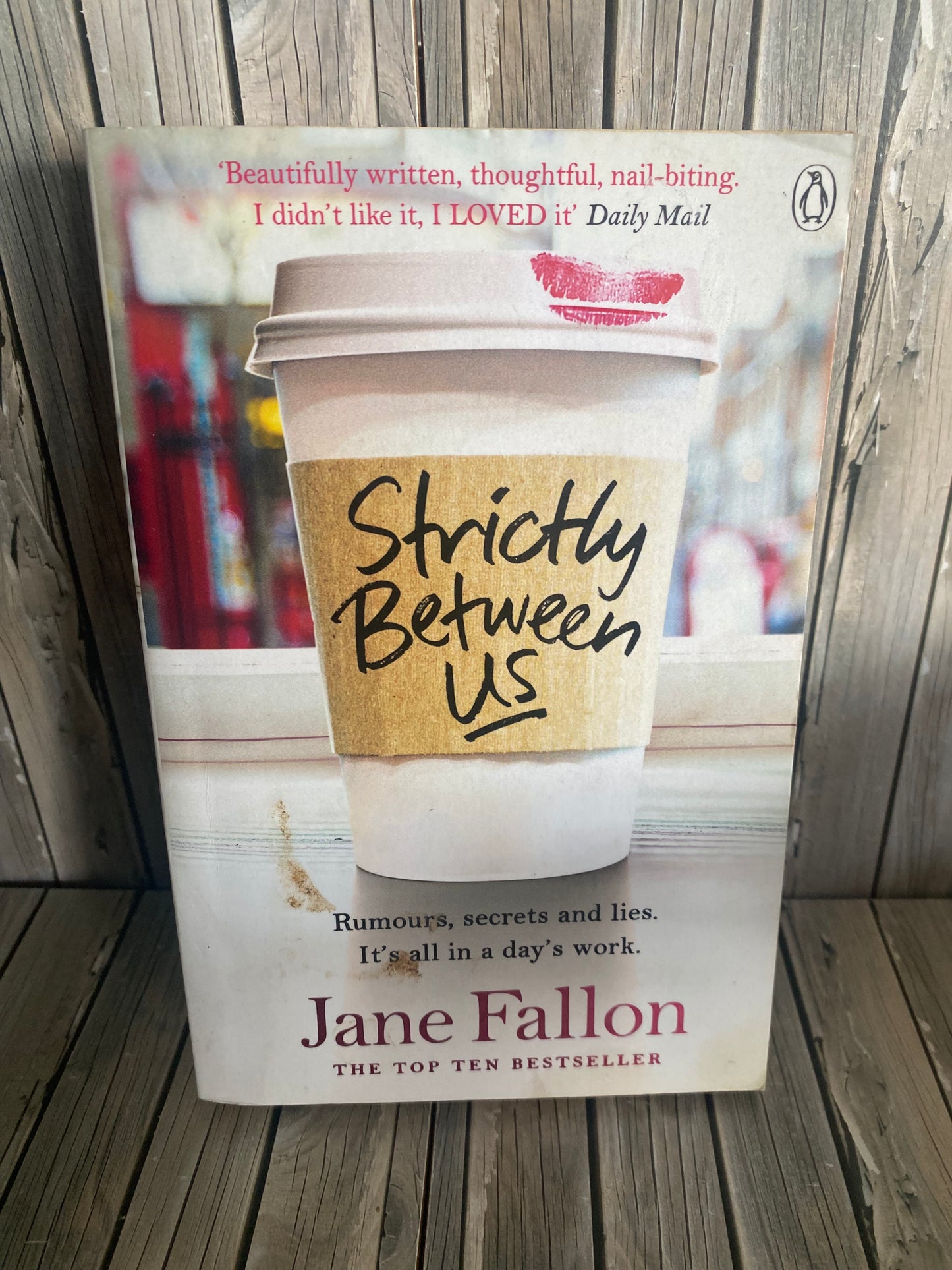 Strictly Between Us - Jane Fallon