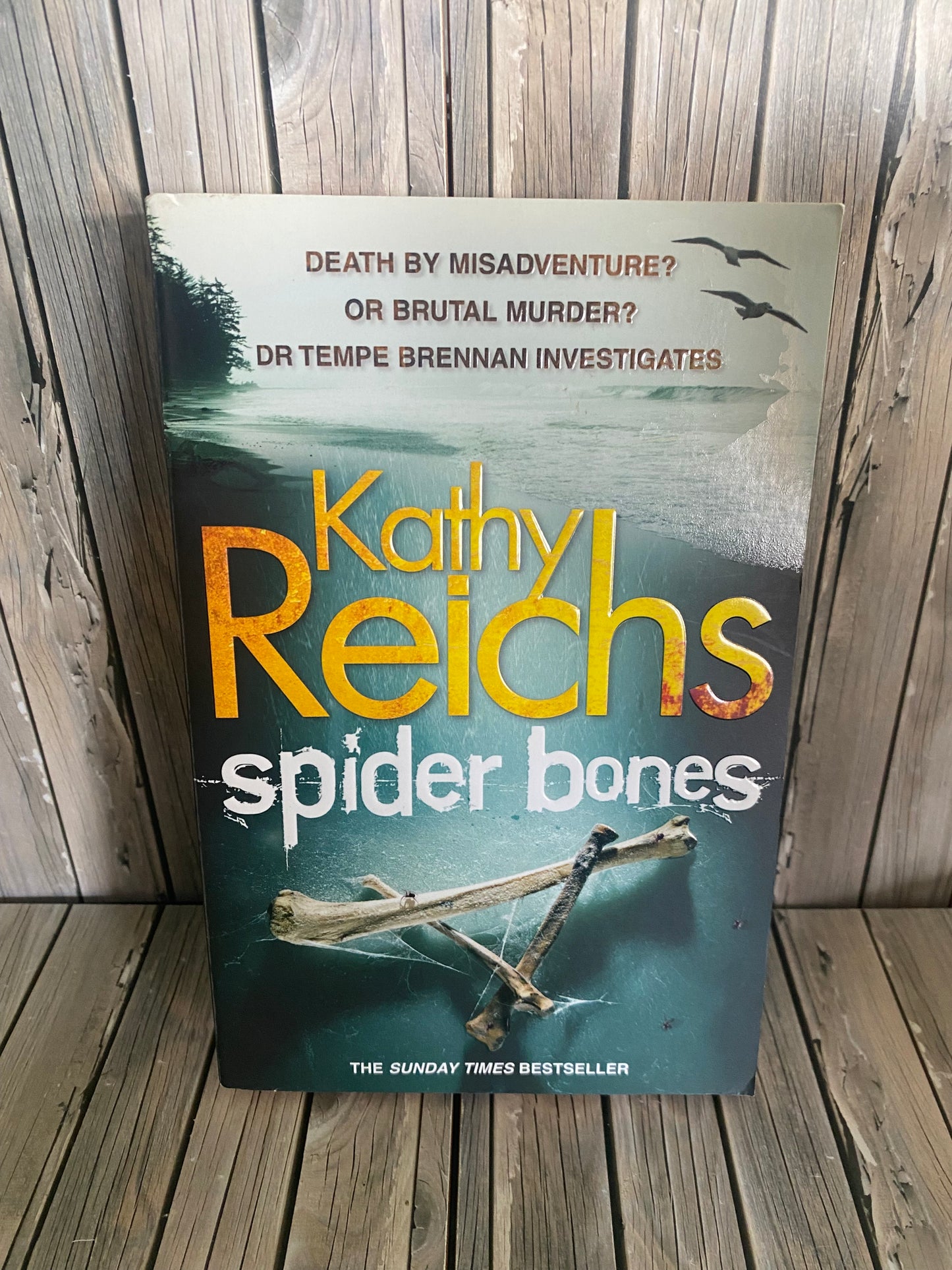 Spider Bones - Kathy Reichs
